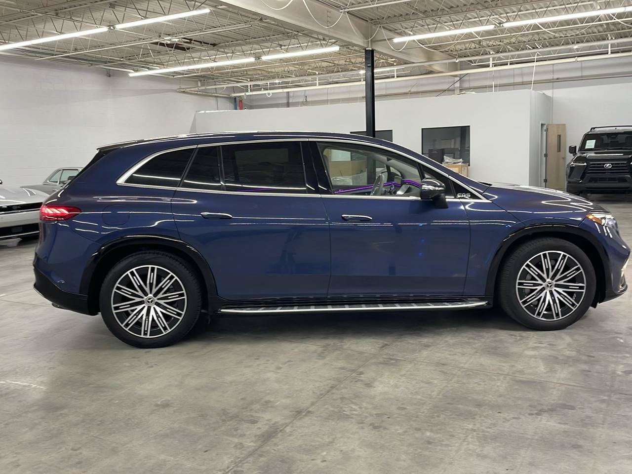 Used 2023 Mercedes-Benz EQS 450+ 4MATIC SUV w/ AMG Line Exterior Package image 6