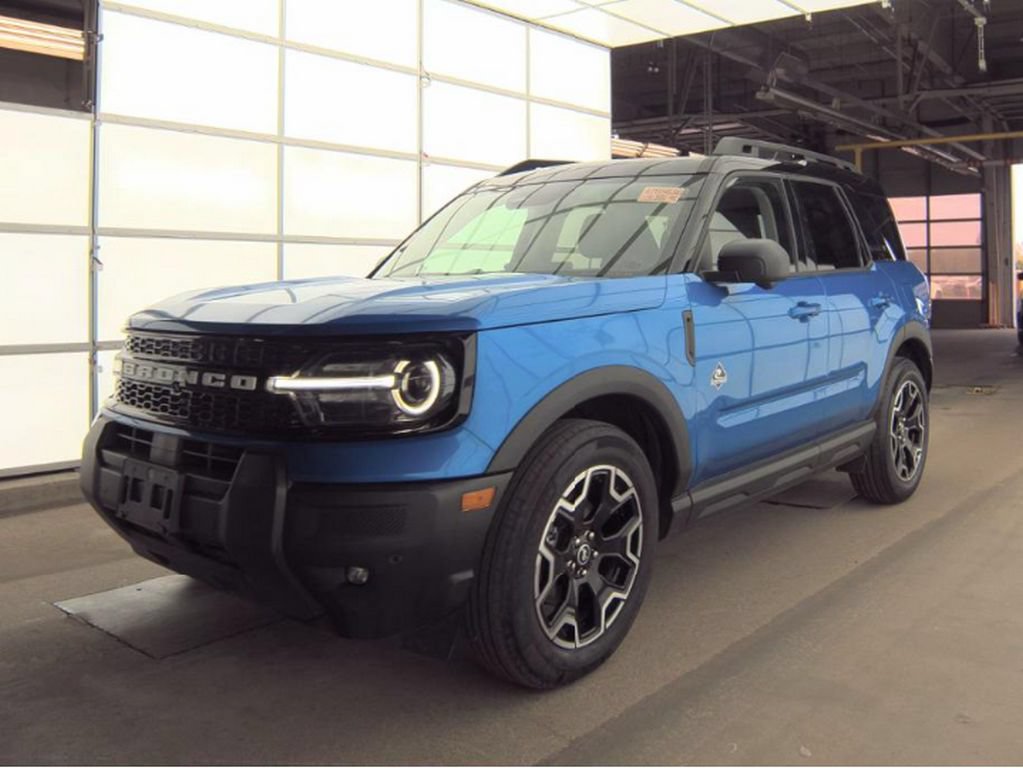 Used 2025 Ford Bronco Sport Outer Banks w/ Outer Banks Tech Package+ AWD/4WD image 2