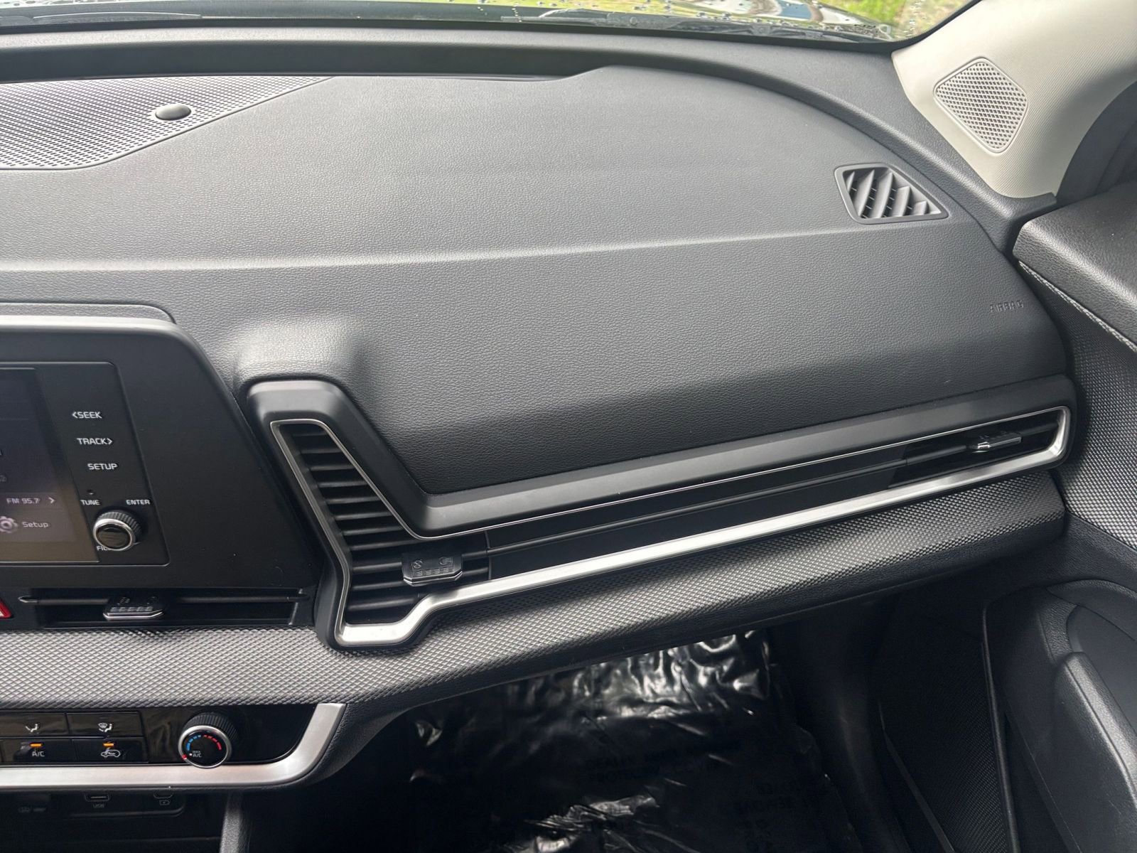 Used 2025 Kia Sportage LX FWD image 35