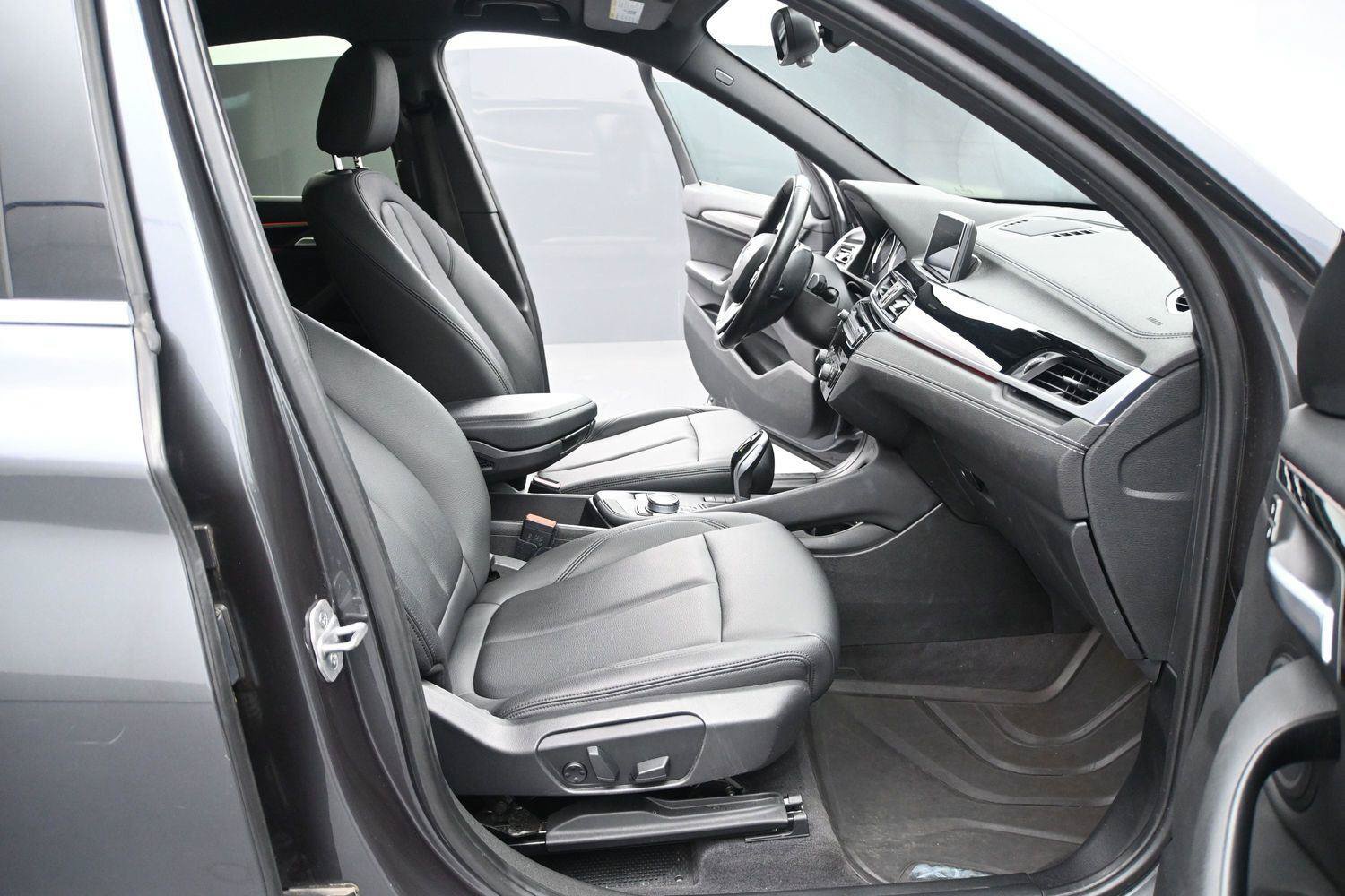 Used 2020 BMW X1 xDrive28i w/ Convenience Package AWD/4WD image 14
