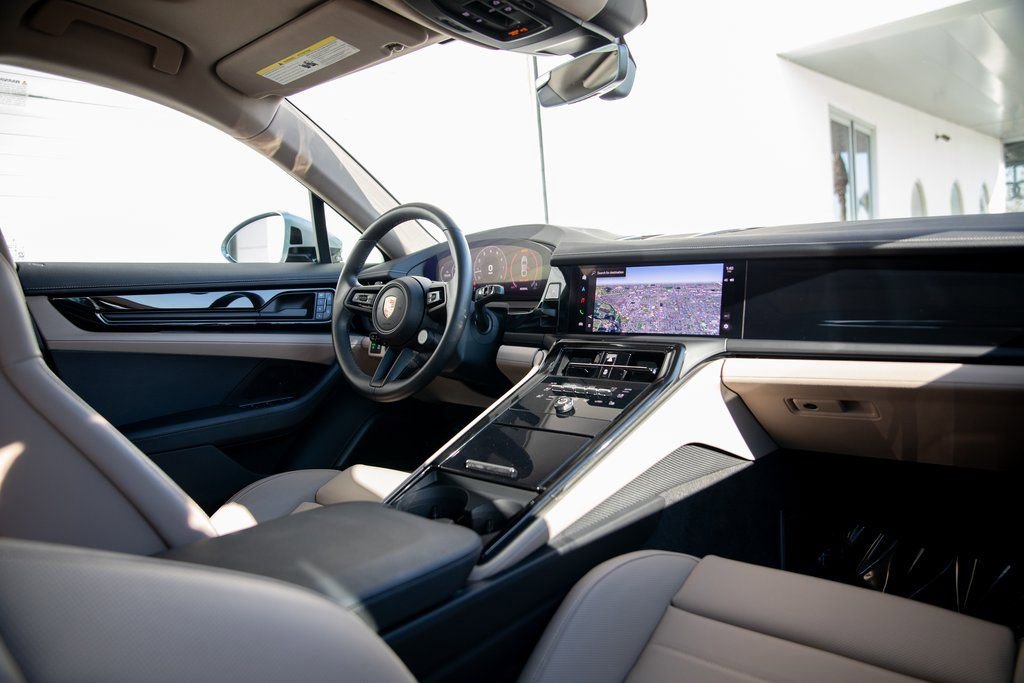 Certified 2025 Porsche Panamera image 25