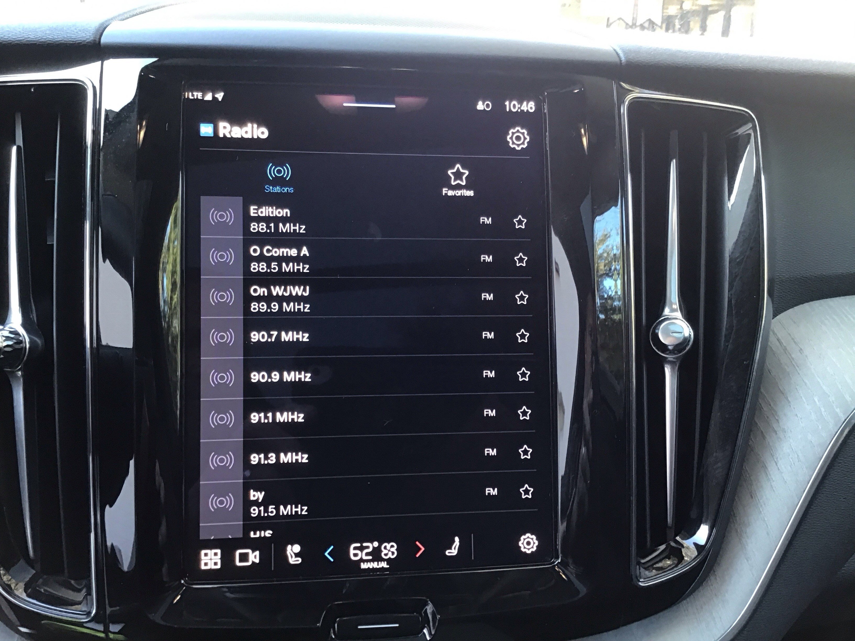 Certified 2025 Volvo XC60 B5 Plus image 23