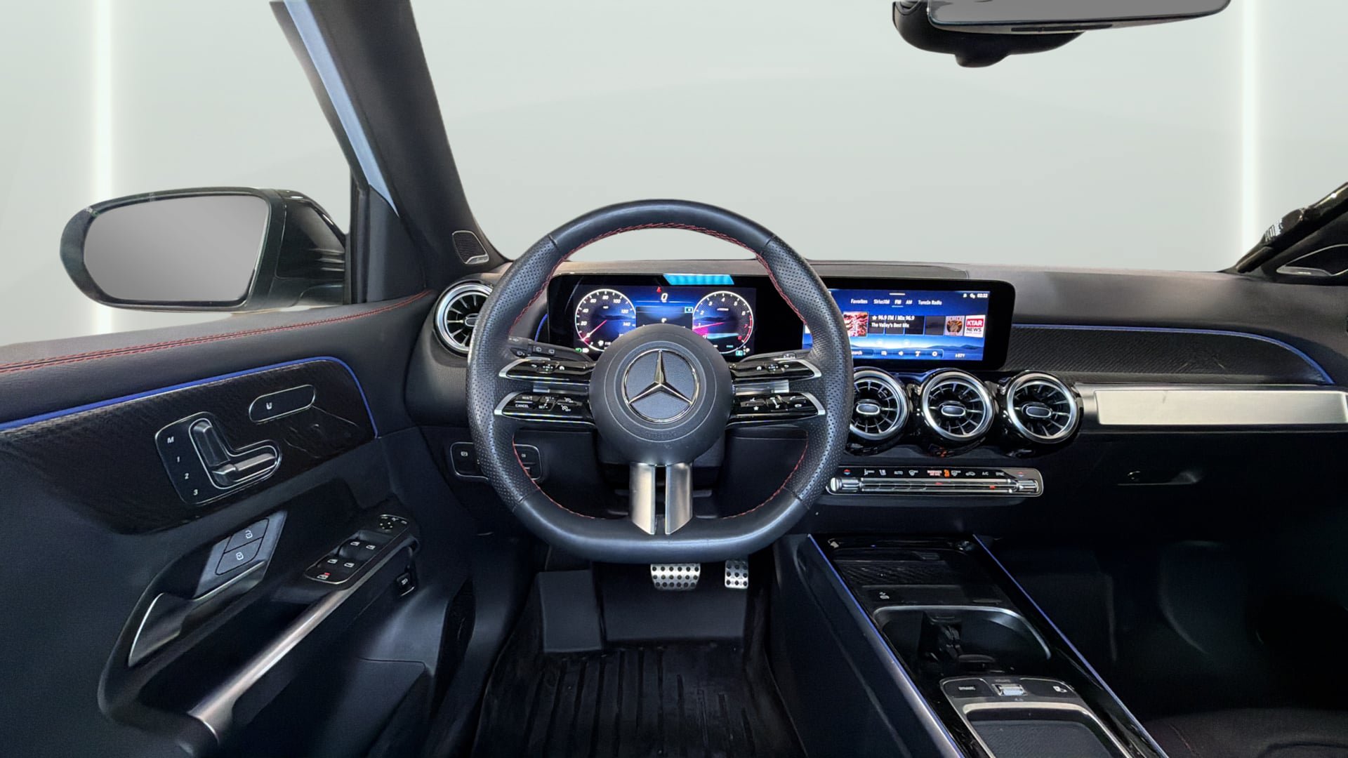 Used 2025 Mercedes-Benz GLB 250 image 16
