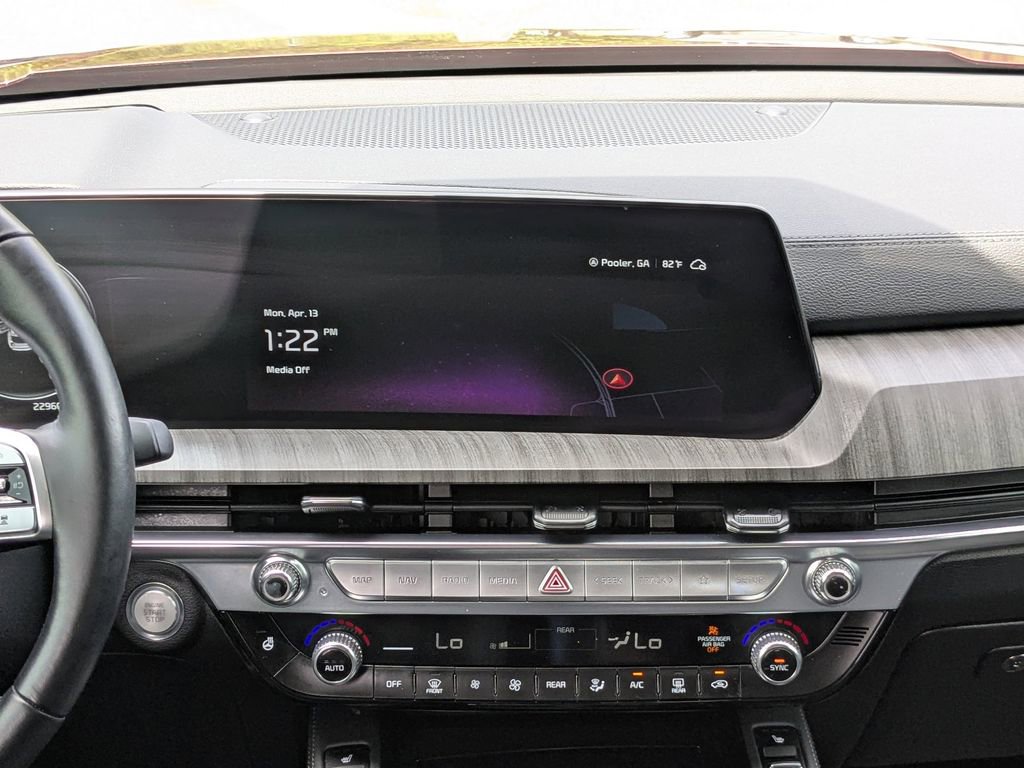 Used 2024 Kia Telluride SX Prestige w/ Towing Package image 17