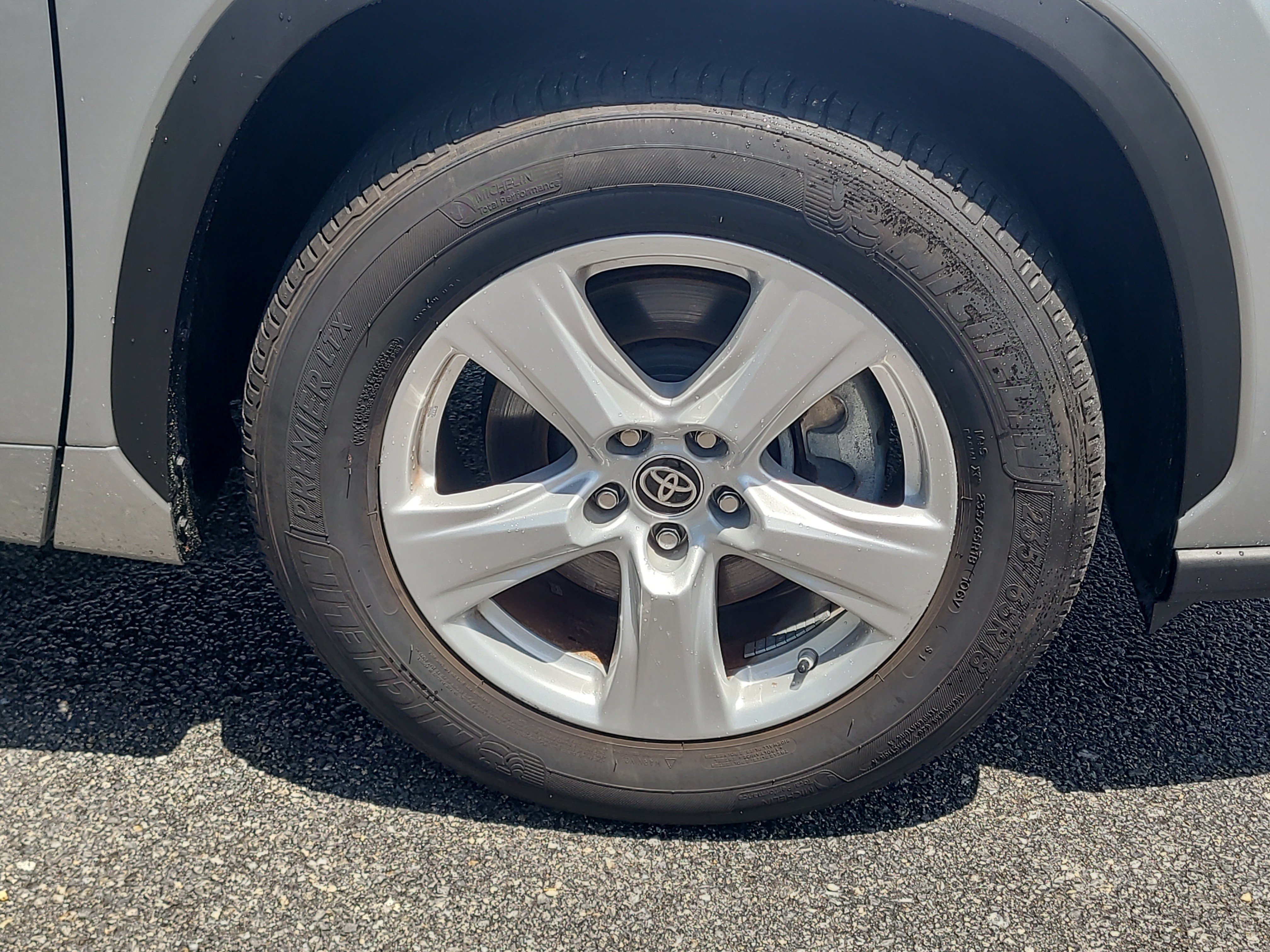 Used 2025 Toyota Highlander LE FWD image 10