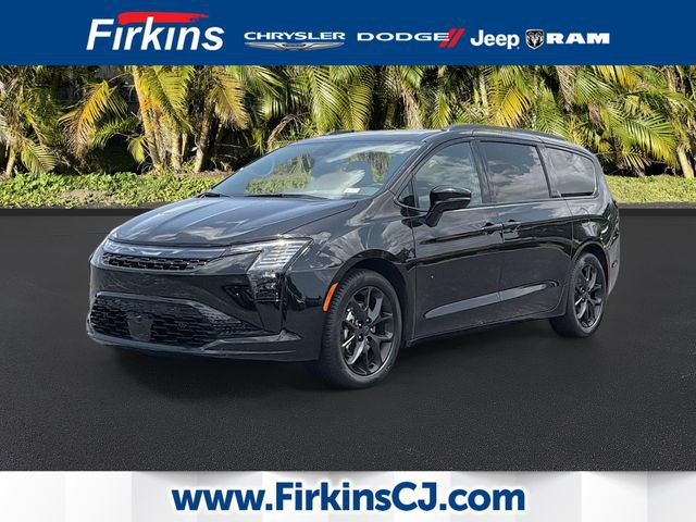 New 2027 Chrysler Pacifica Limited FWD image 1