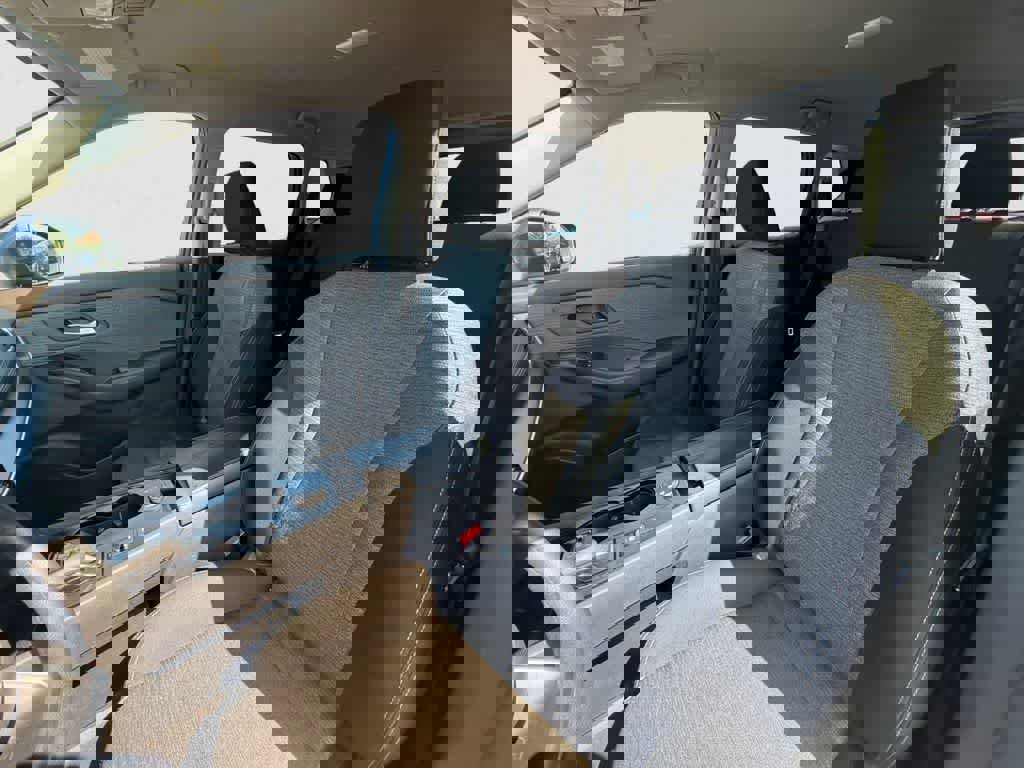 Used 2023 Nissan Rogue SV image 7