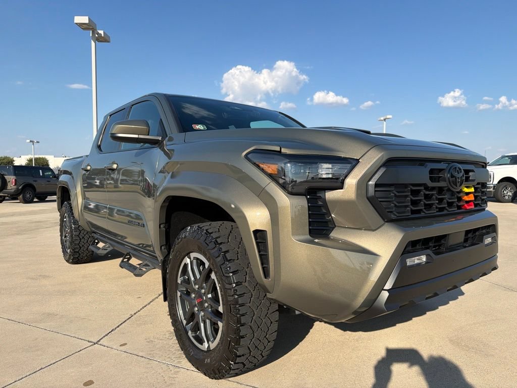 Used 2024 Toyota Tacoma TRD Sport AWD/4WD image 19