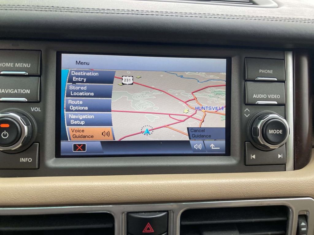 Used 2011 Land Rover Range Rover HSE image 15