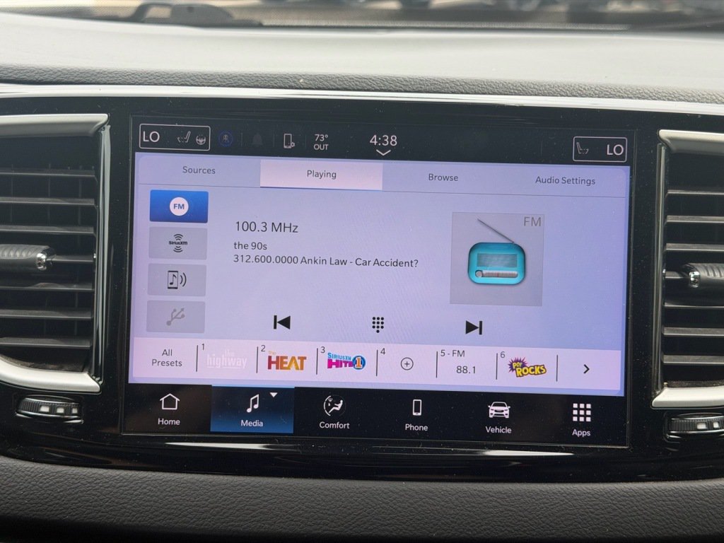 Used 2024 Chrysler Pacifica Touring-L FWD image 13