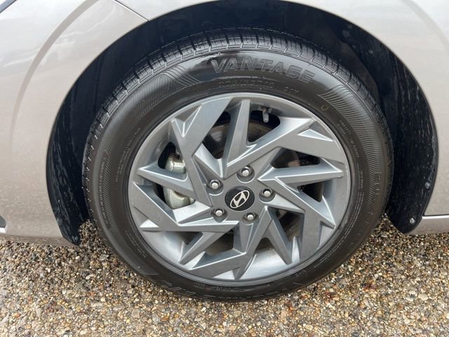Used 2024 Hyundai Elantra SEL image 16