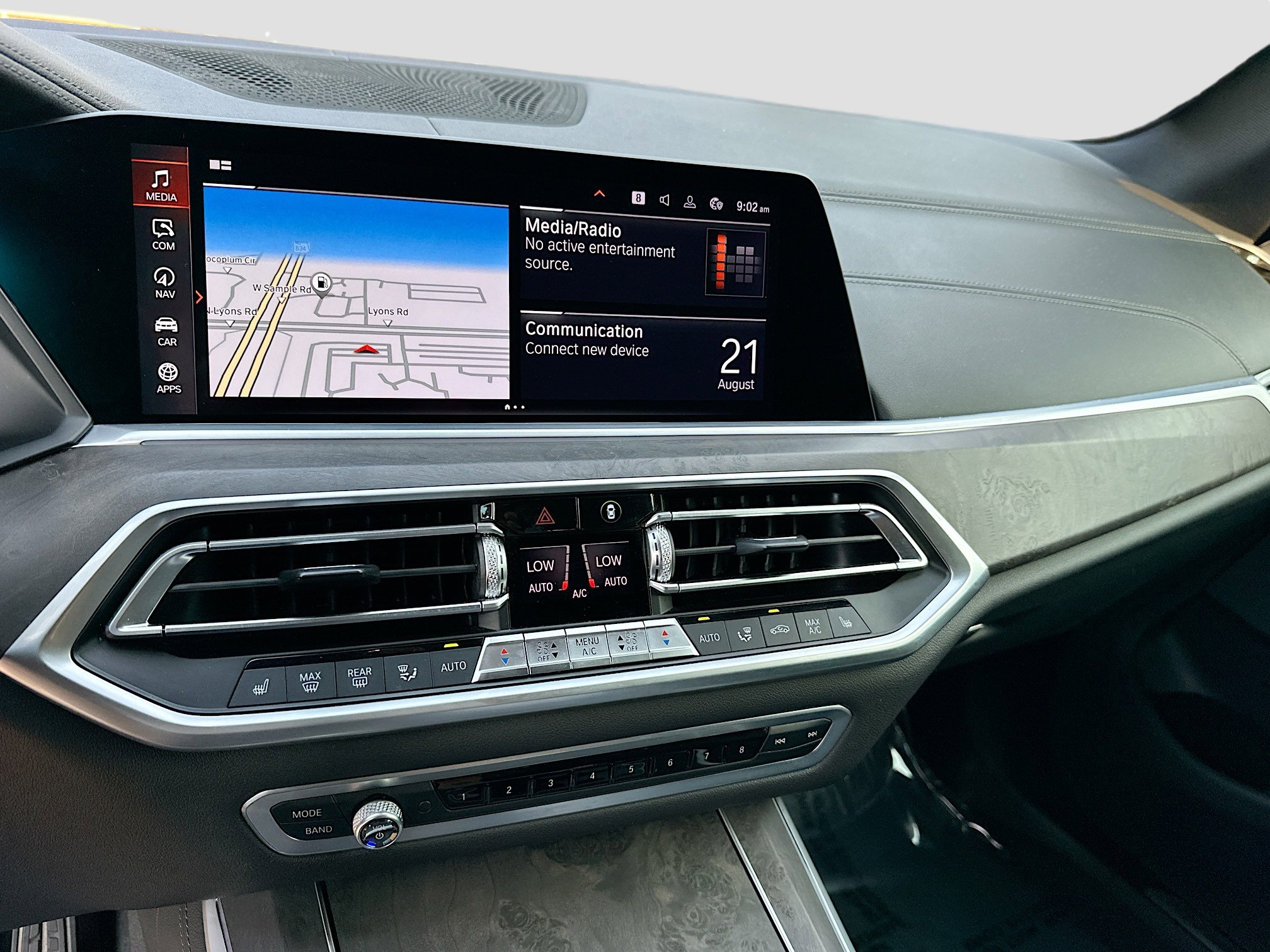Used 2020 BMW X5 M50i w/ Executive Package image 13
