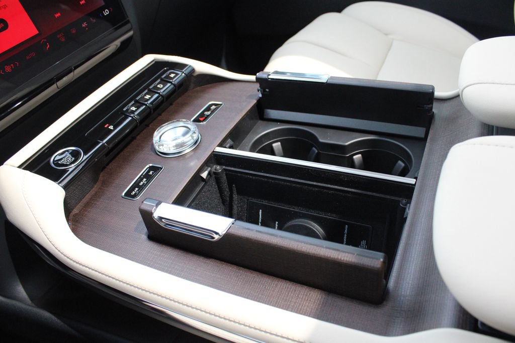 New 2027 Lincoln Navigator L Reserve AWD/4WD image 16