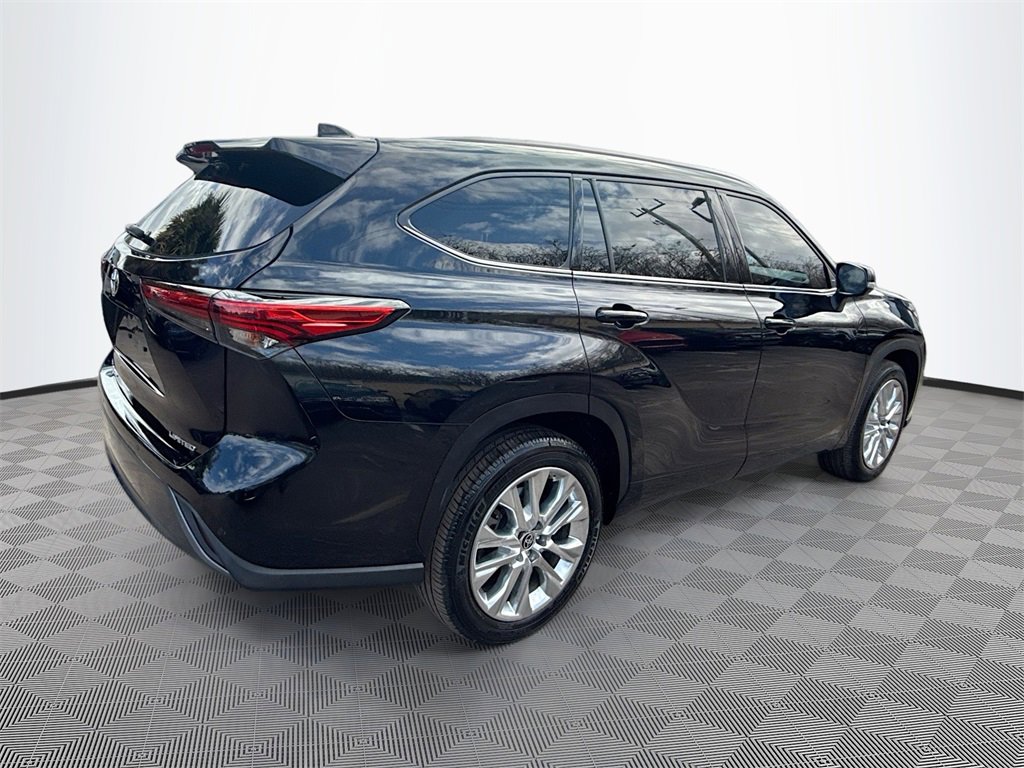 Used 2023 Toyota Highlander XLE image 6