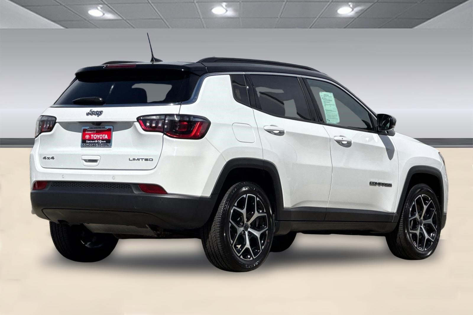 Used 2025 Jeep Compass Limited image 3