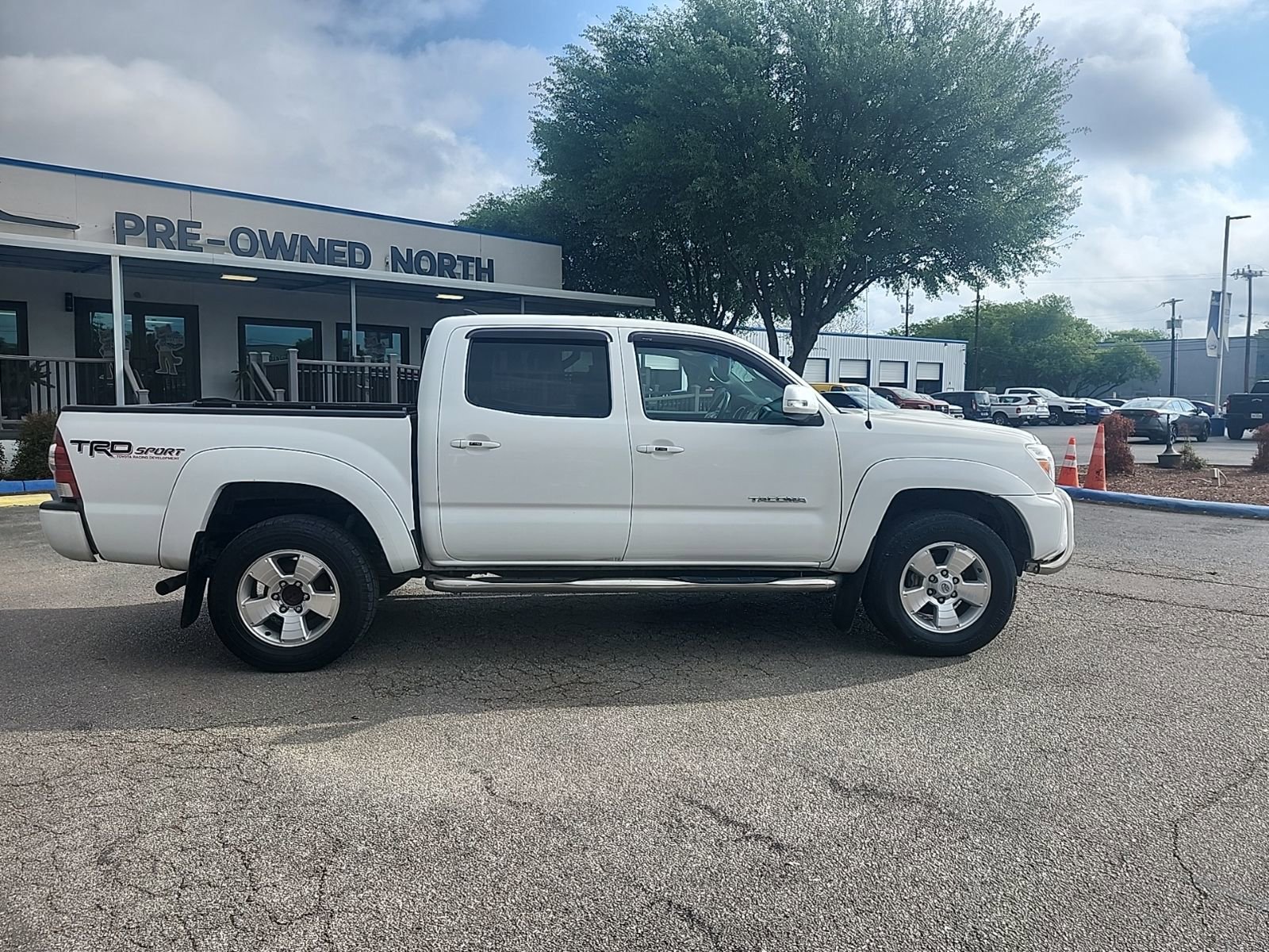 Used 2015 Toyota Tacoma PreRunner w/ TRD Sport Package image 2