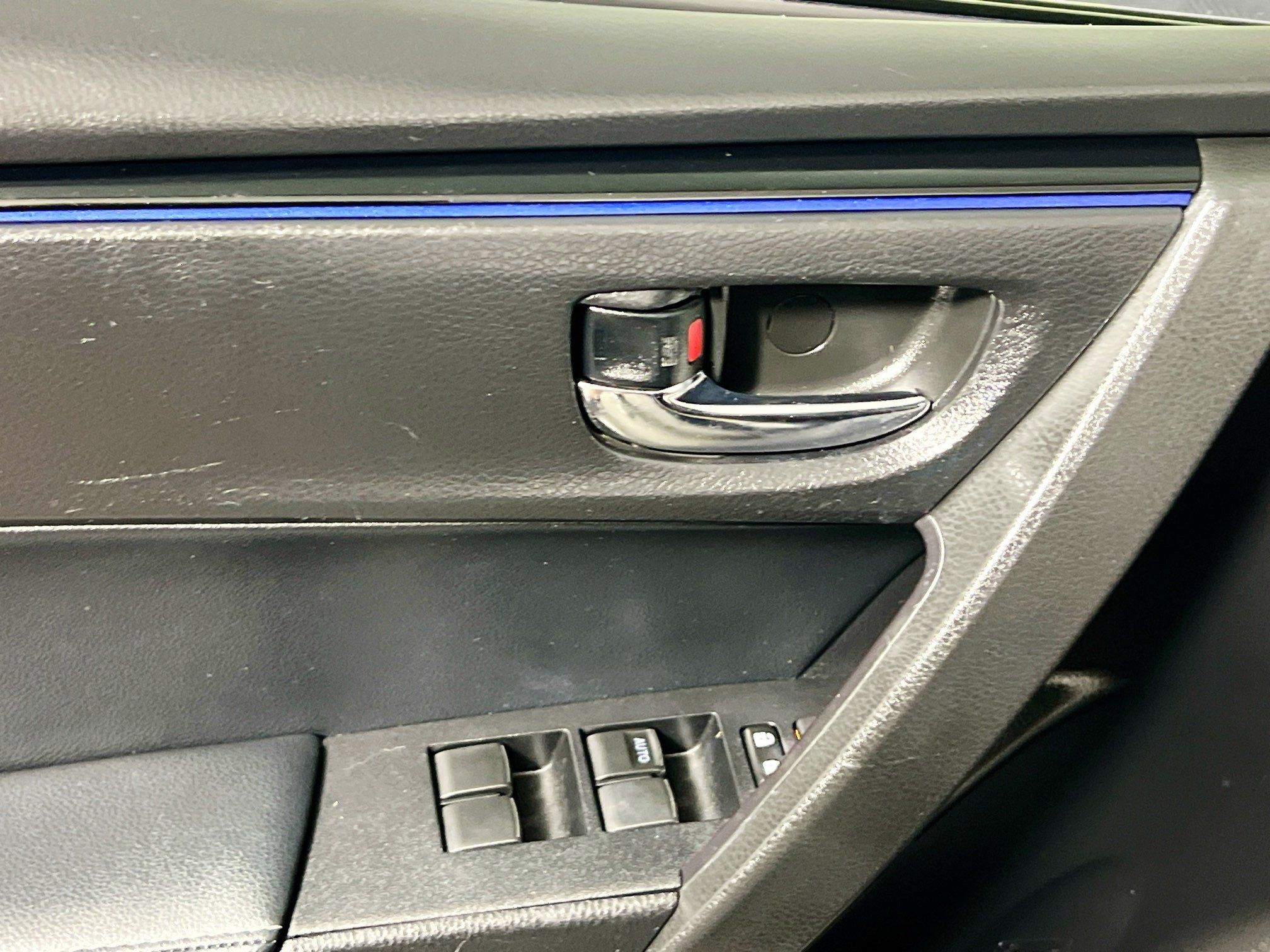Used 2017 Toyota Corolla XSE FWD image 16