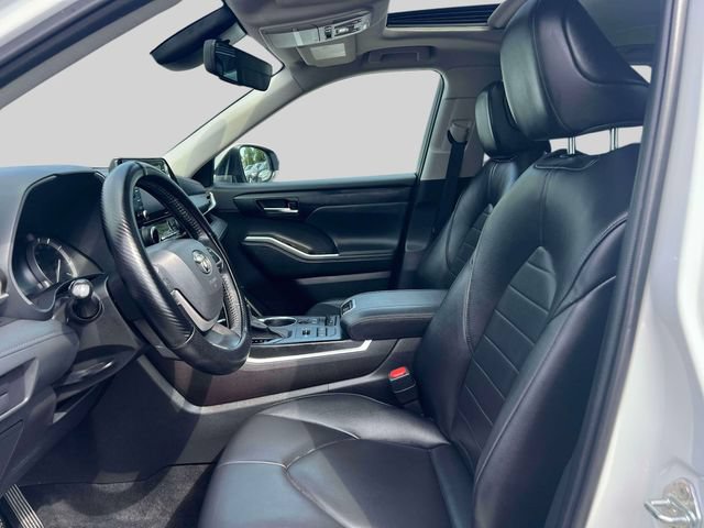 Used 2022 Toyota Highlander XLE AWD/4WD image 18