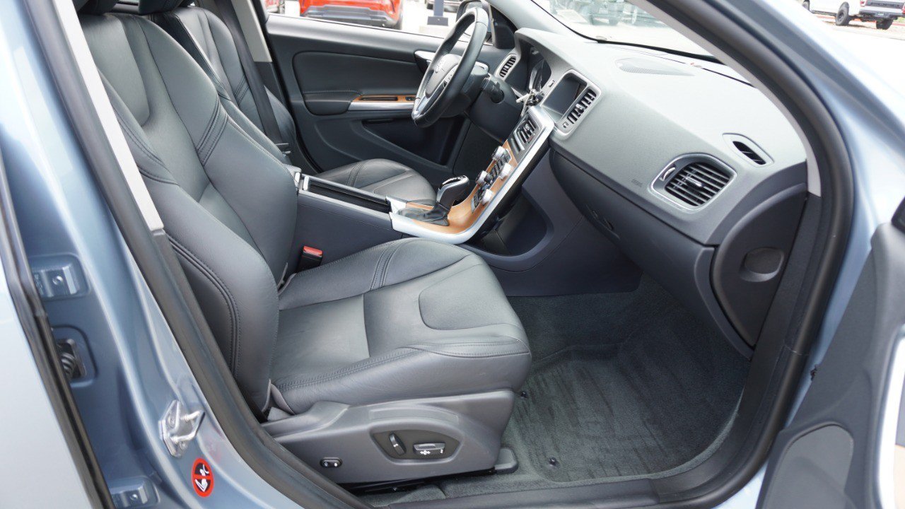 Used 2017 Volvo S60 T5 Inscription Platinum FWD image 14
