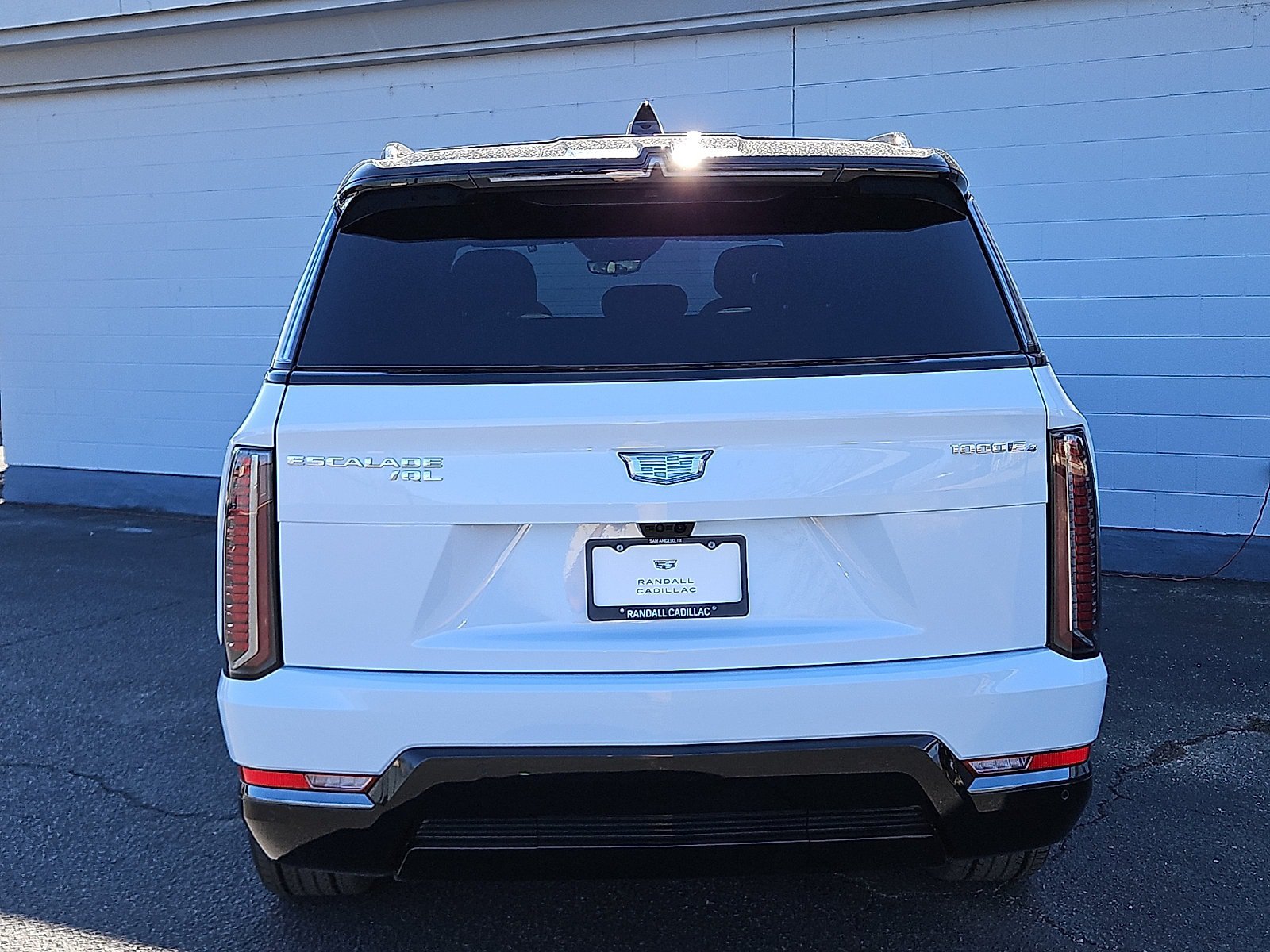 New 2026 Cadillac Escalade IQL Sport 1 w/ LPO, Etrunk Organizer Package AWD/4WD image 4