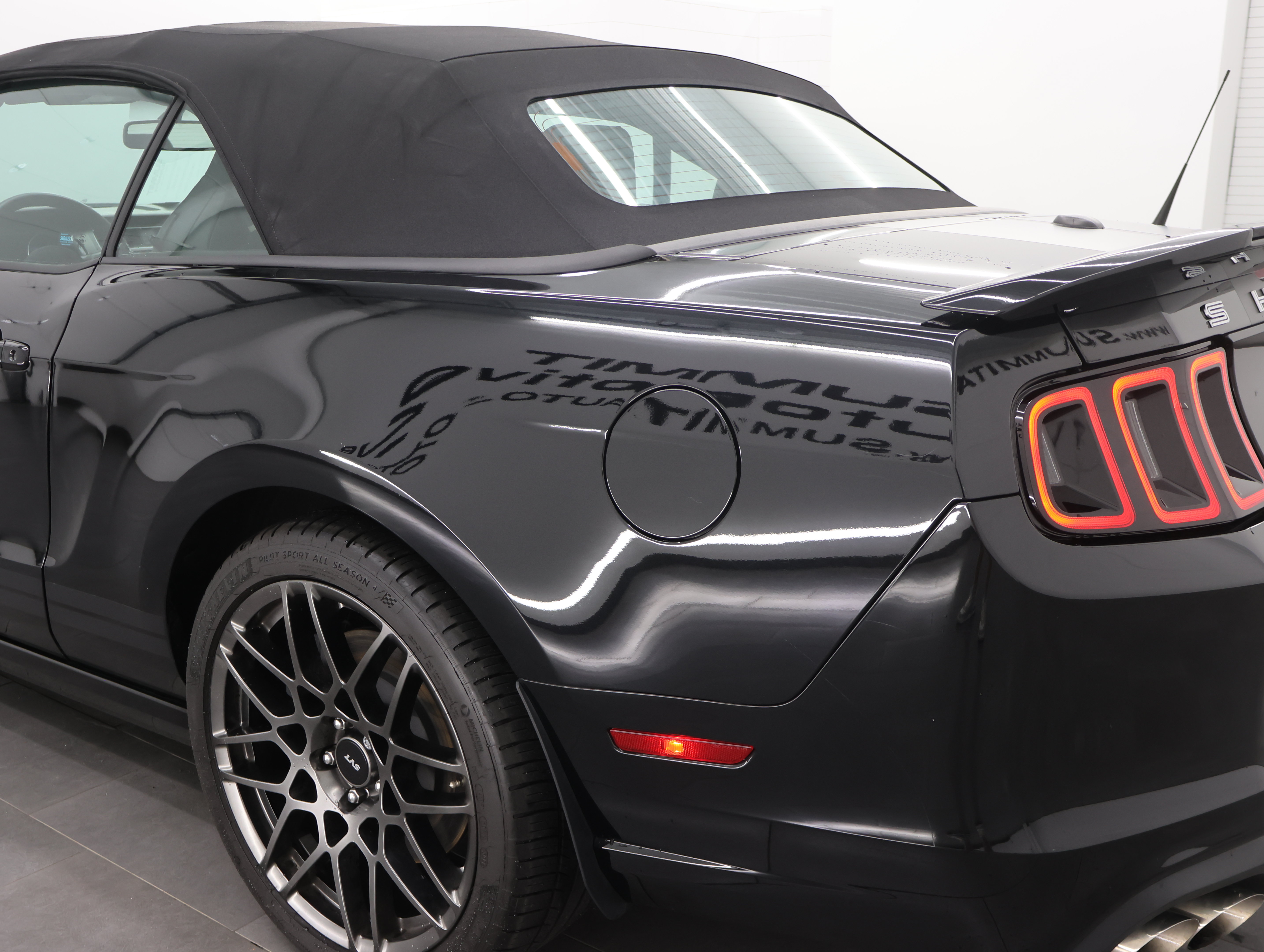 Used 2014 Ford Mustang Shelby GT500 RWD image 28