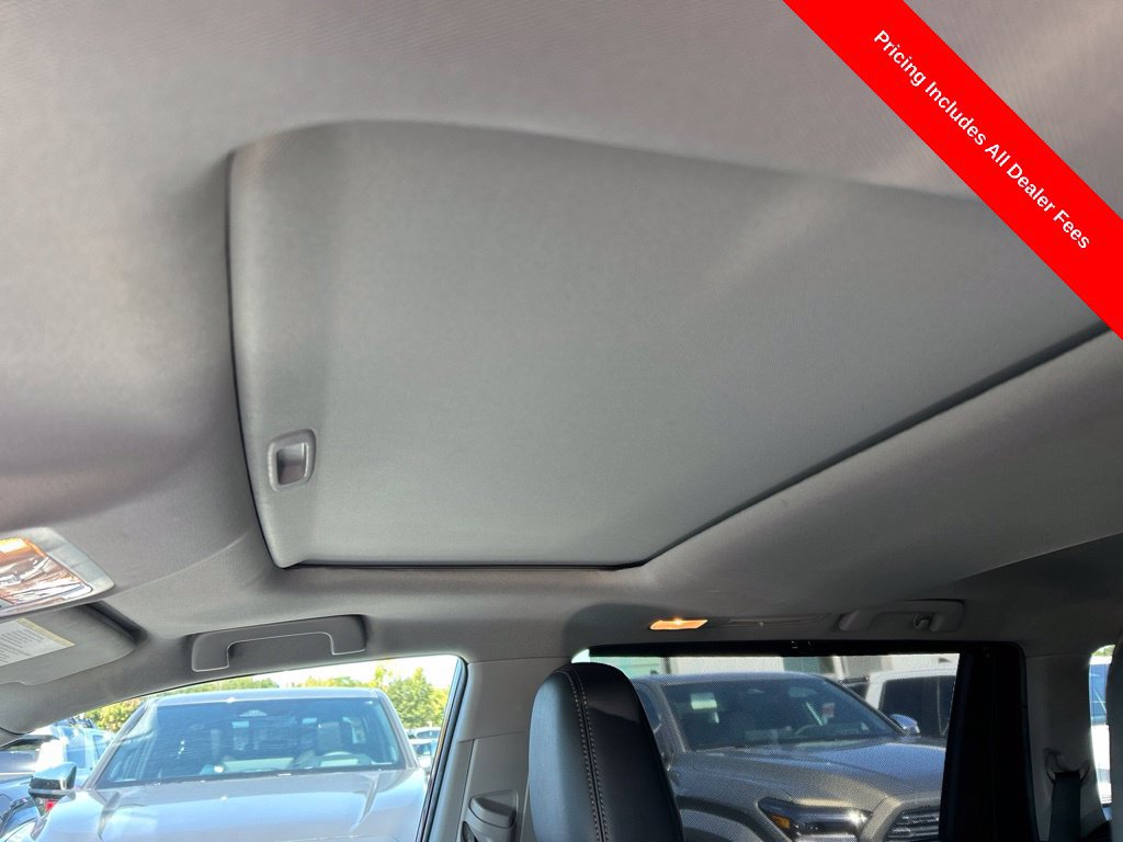Used 2019 Toyota Highlander Limited FWD image 6