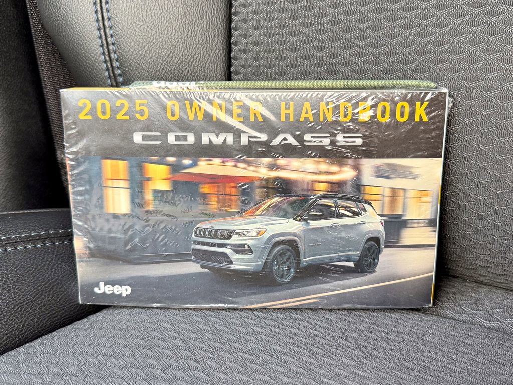 Used 2025 Jeep Compass Latitude image 28