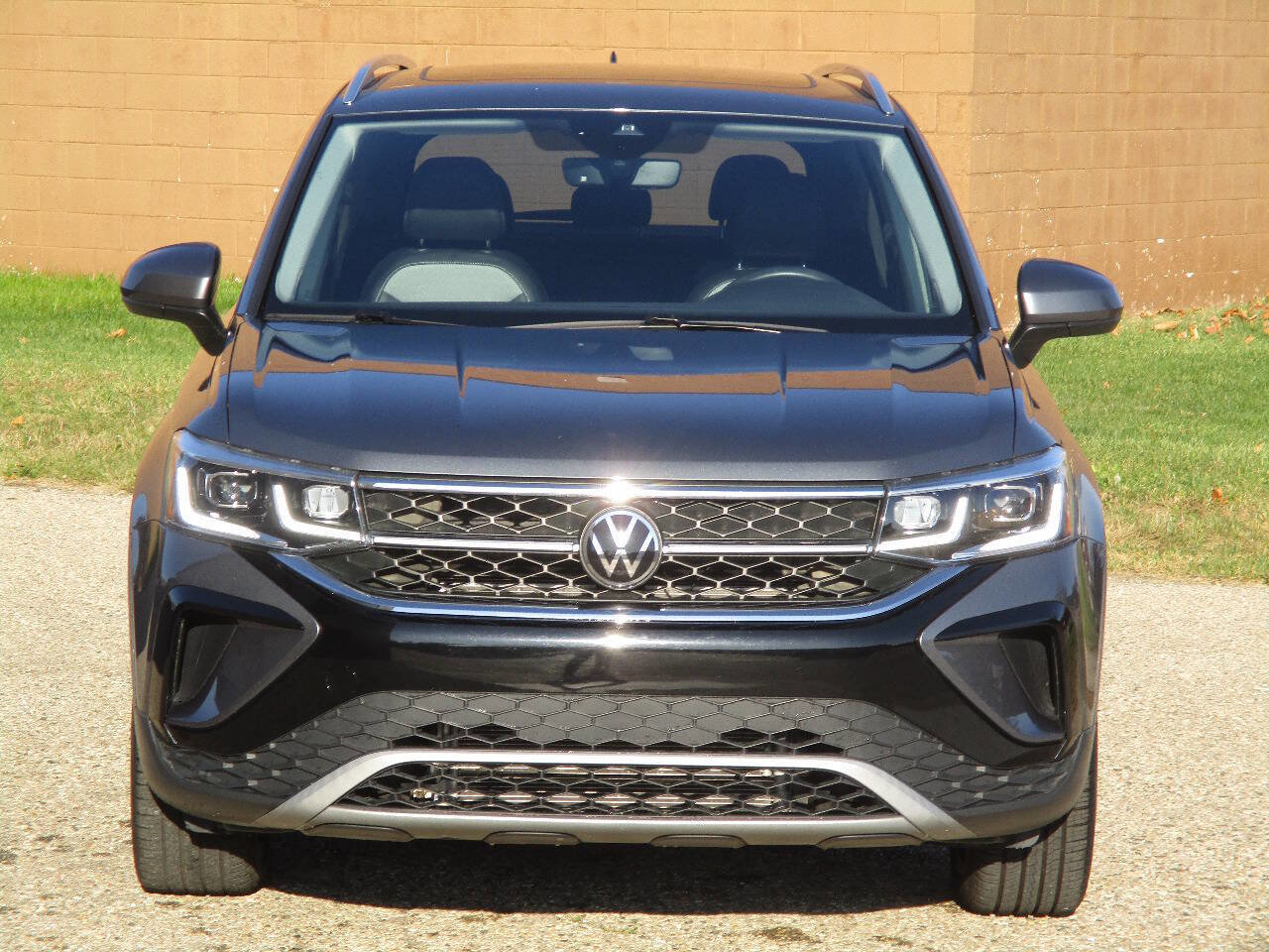 Used 2022 Volkswagen Taos SEL image 11