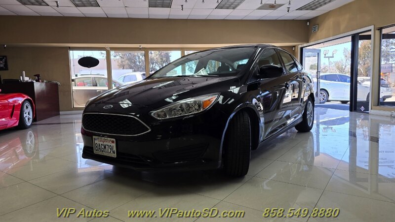 Used 2018 Ford Focus SE FWD image 2