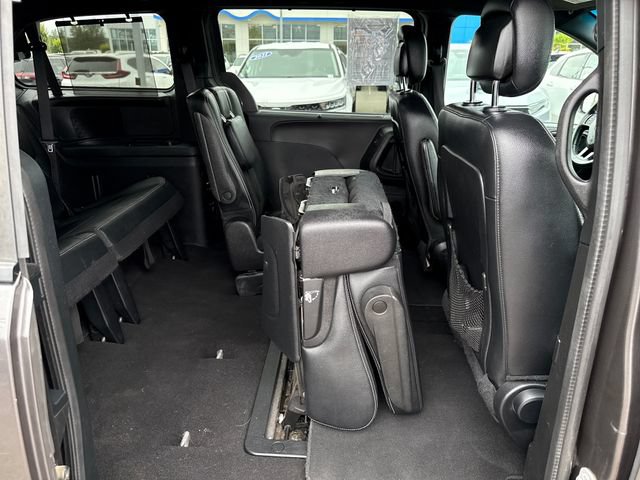 Used 2016 Dodge Grand Caravan SXT FWD image 10