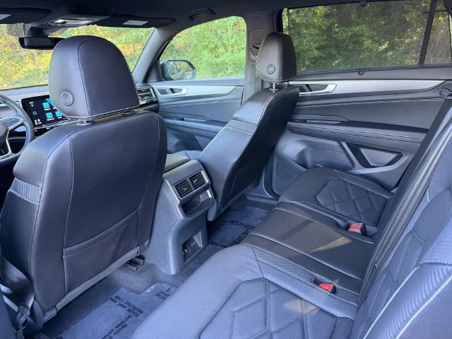 Used 2024 Volkswagen Atlas Cross Sport SE FWD image 25