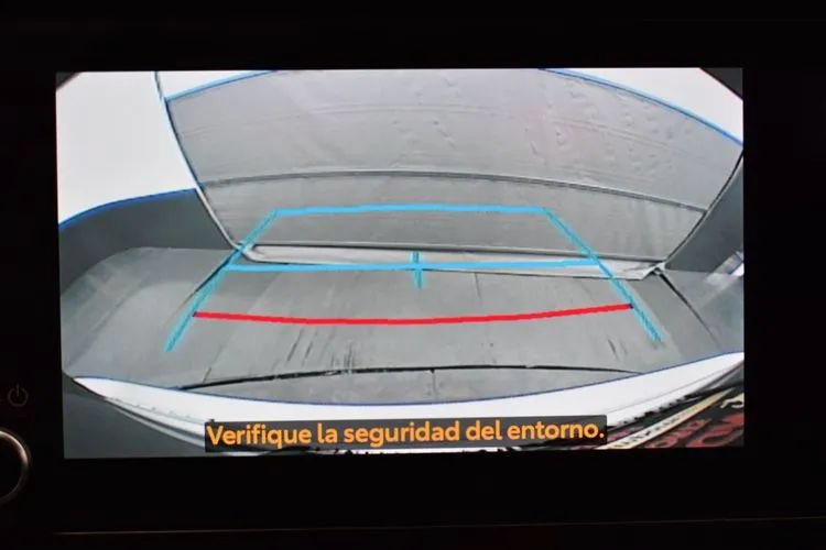 Used 2025 Toyota Highlander LE FWD image 31