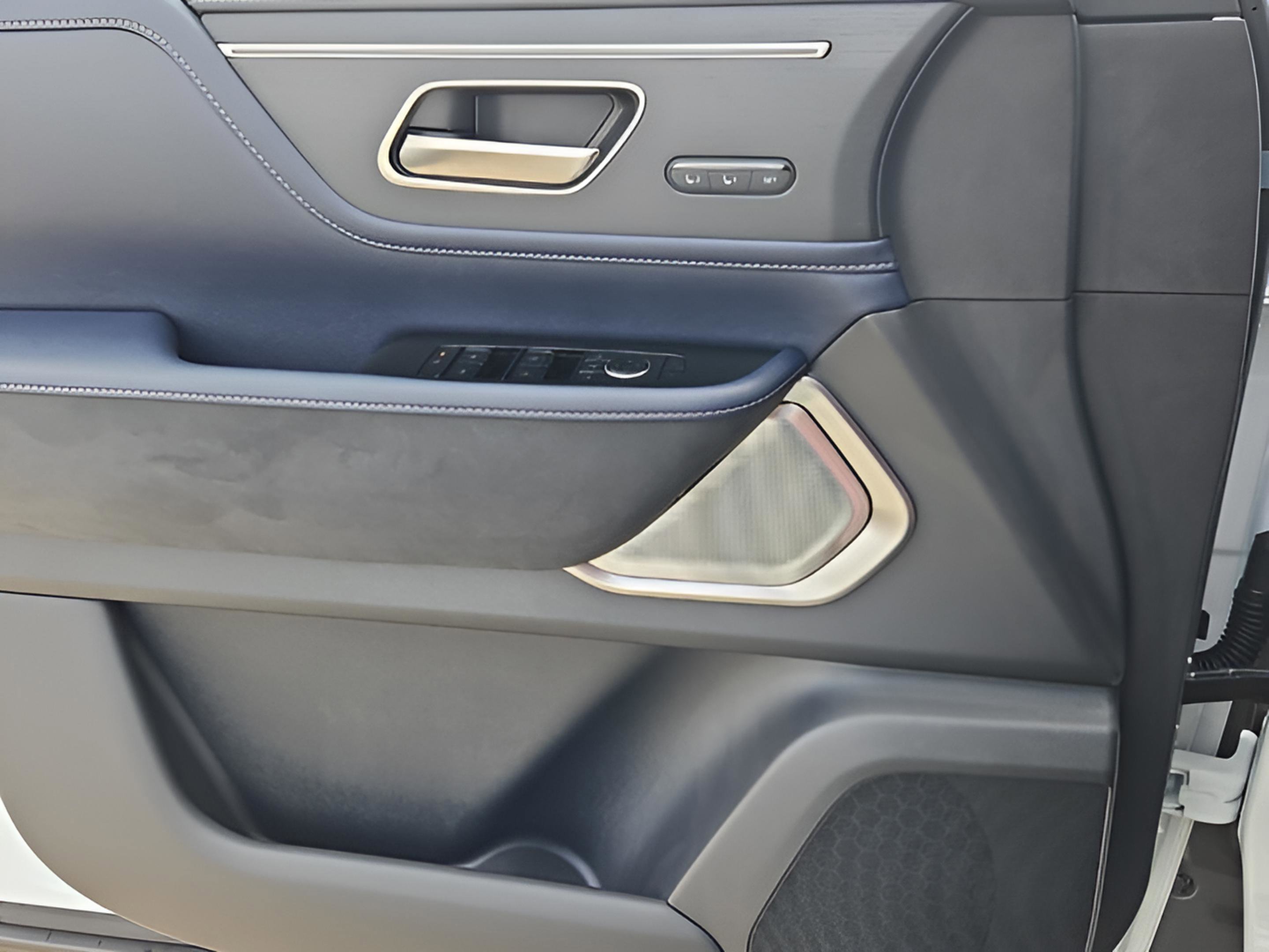 New 2026 INFINITI QX80 4WD w/ Sport Exterior Package image 22