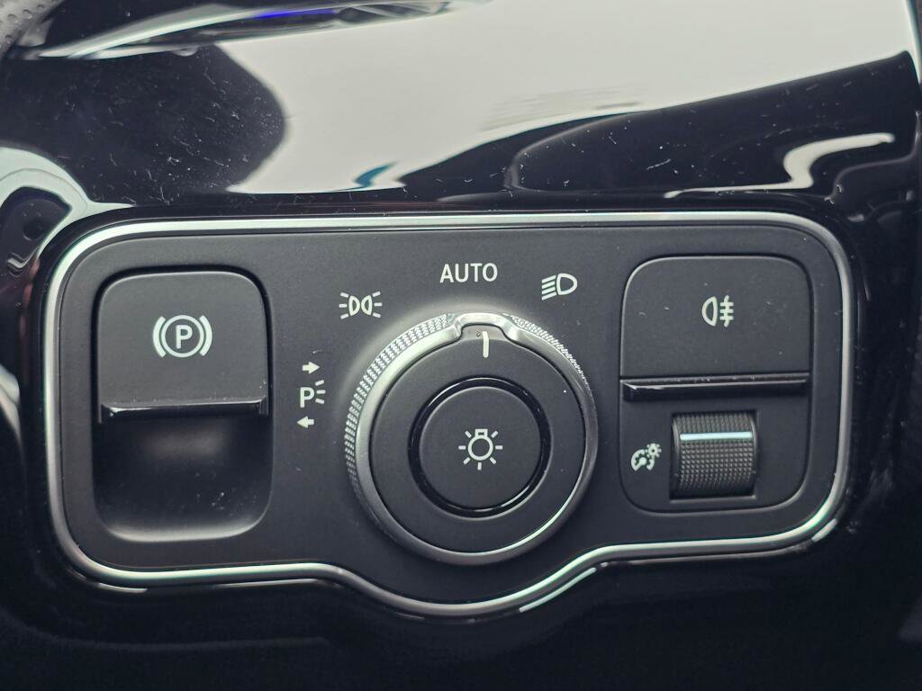 Certified 2025 Mercedes-Benz CLA 35 AMG 4MATIC image 35