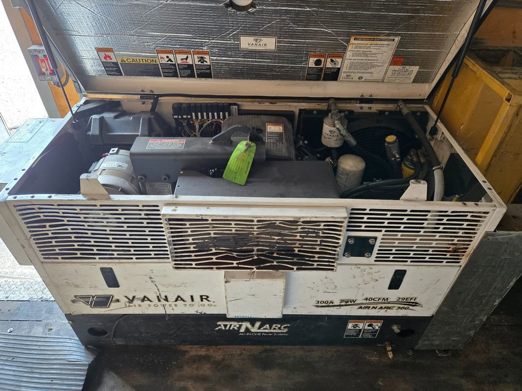 Used 2016 Ford F550 2WD Regular Cab Super Duty image 15