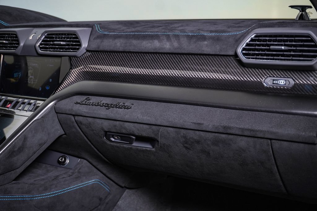 Used 2024 Lamborghini Urus Performante AWD/4WD image 19