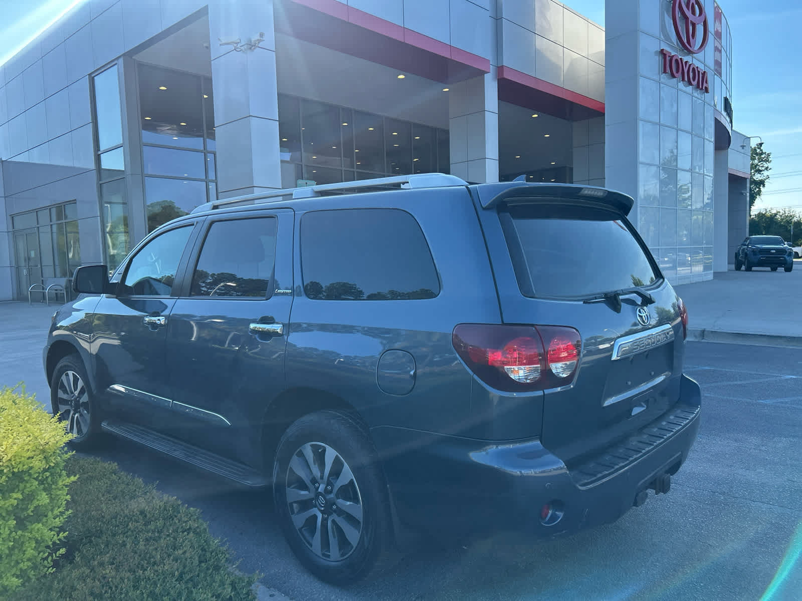 Used 2019 Toyota Sequoia Limited AWD/4WD image 6
