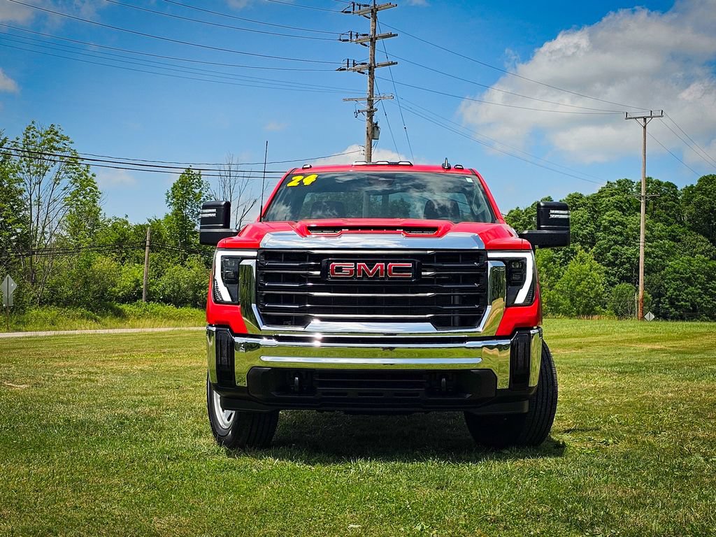 Used 2024 GMC Sierra 3500 Pro w/ Convenience Package AWD/4WD image 9