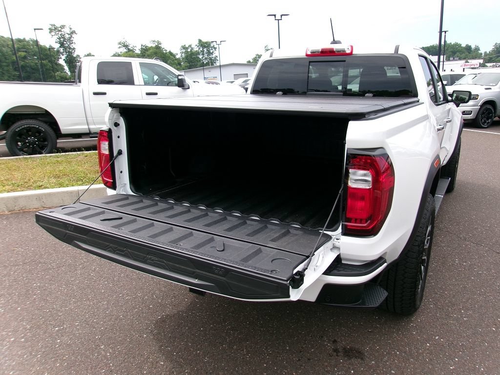 Used 2025 GMC Canyon Denali AWD/4WD image 16