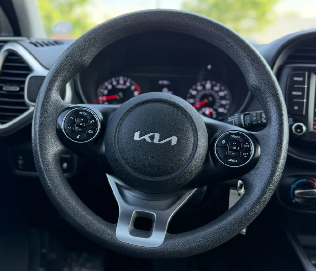 Used 2022 Kia Soul LX image 12