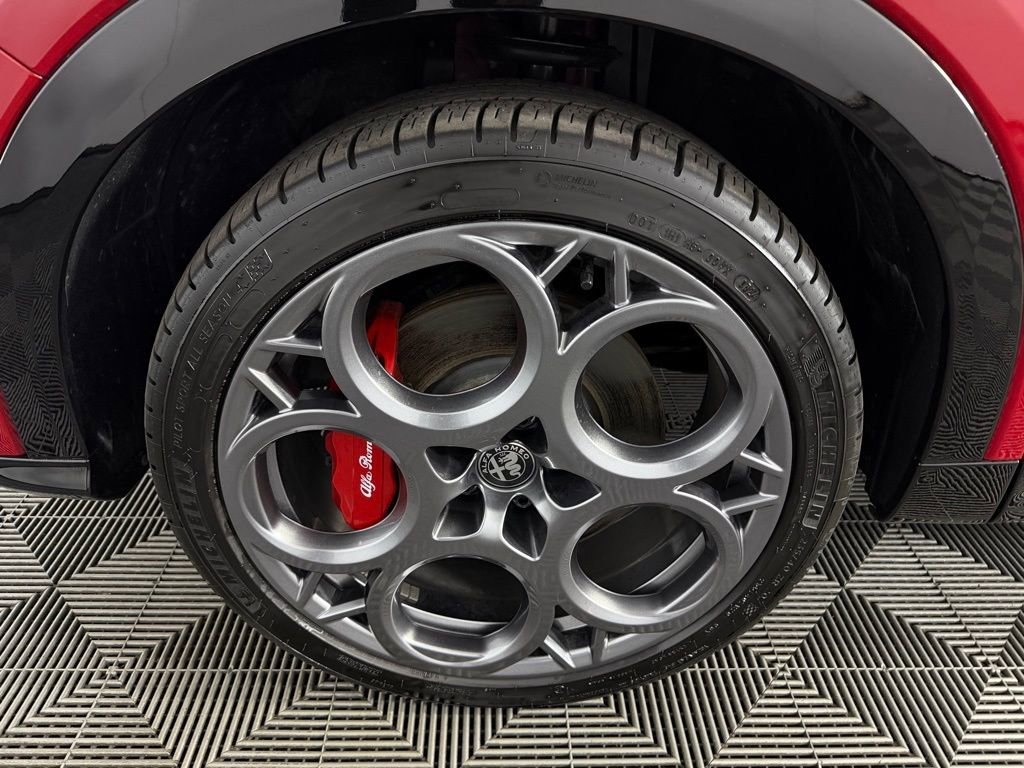 Used 2025 Alfa Romeo Tonale Veloce w/ Premium Package image 11