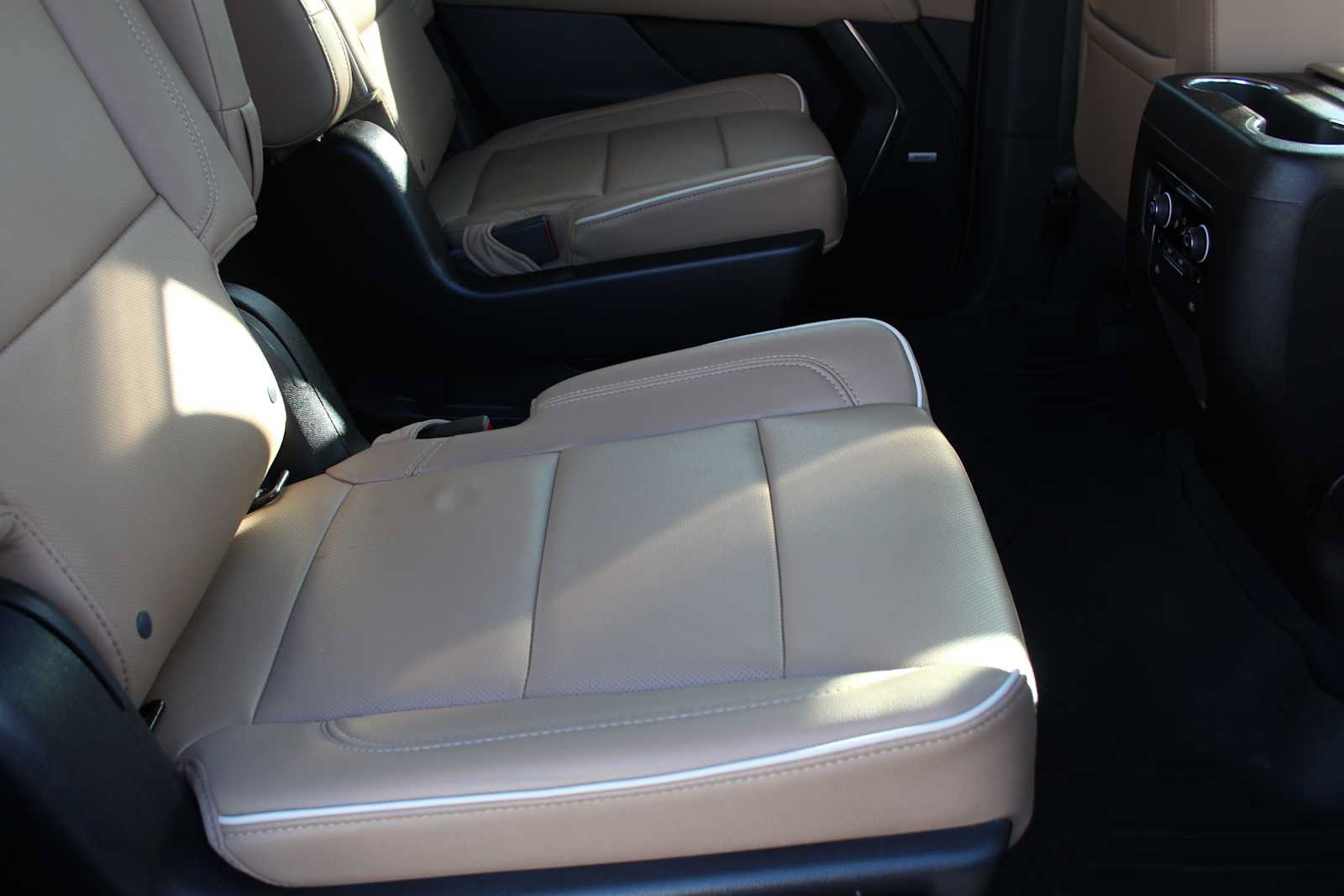 Used 2023 Chevrolet Tahoe Premier AWD/4WD image 25