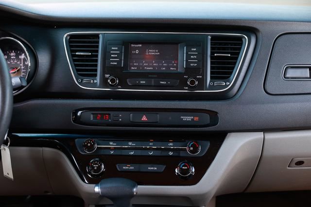 Used 2018 Kia Sedona L image 38