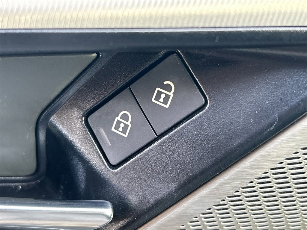 Used 2024 Jaguar F-PACE R-Dynamic S image 27