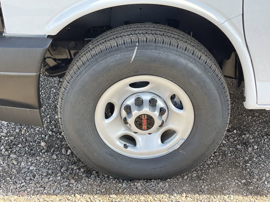 New 2025 GMC Savana 3500 LS image 33