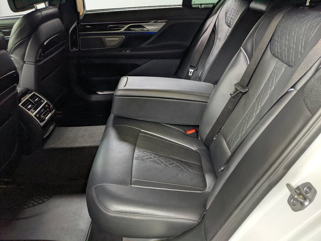 Used 2022 BMW 750i xDrive w/ Executive Package AWD/4WD image 33
