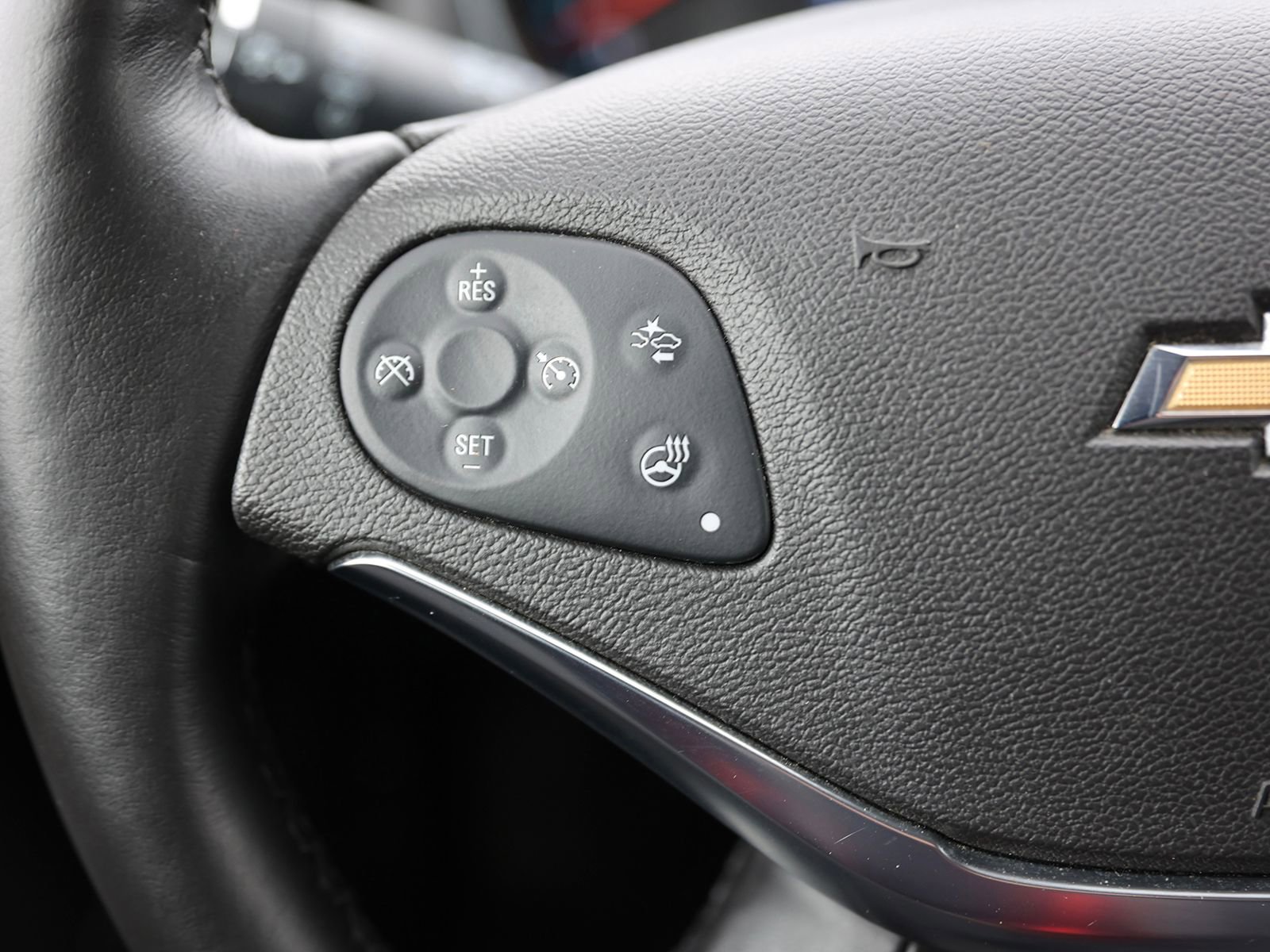 Used 2016 Chevrolet Impala LTZ w/ Enhanced Convenience Package image 39