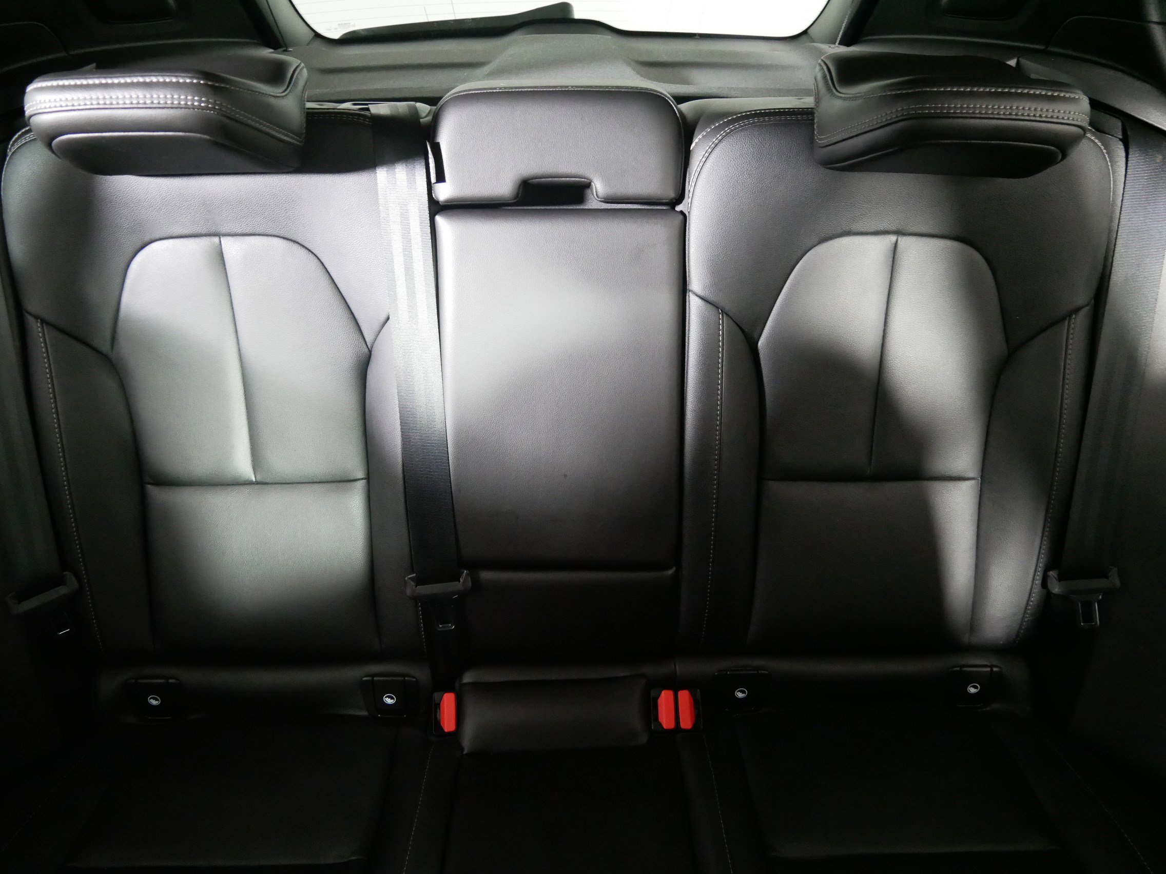 Used 2021 Volvo XC40 T5 Momentum image 13