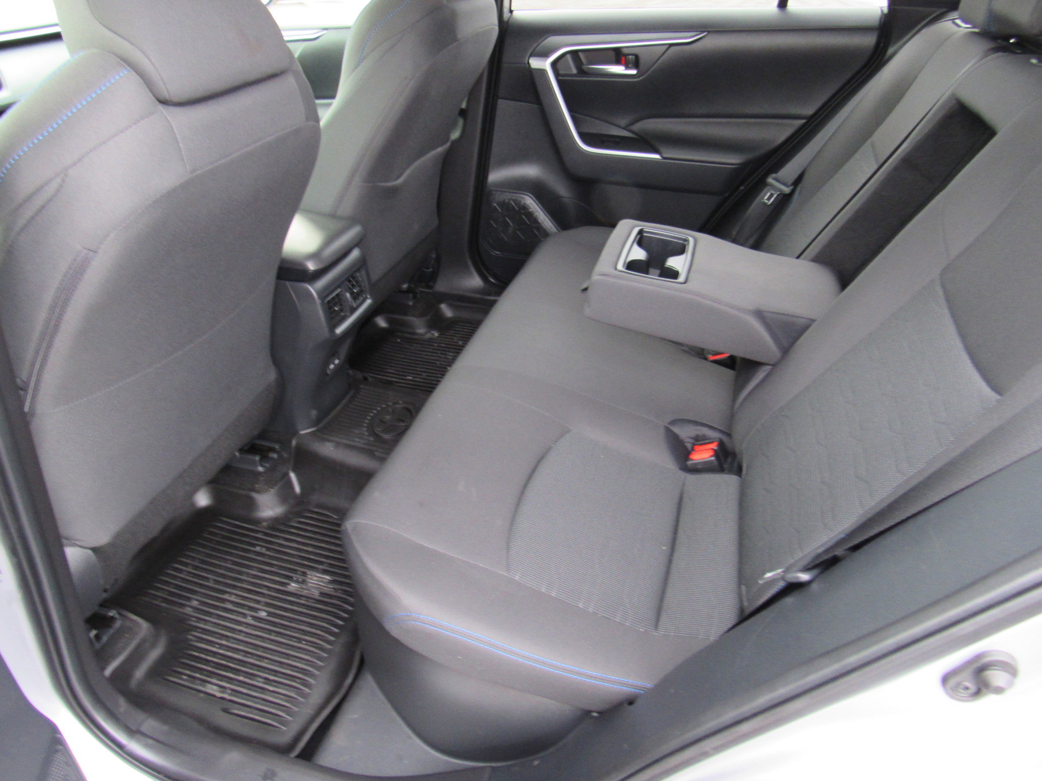 Used 2024 Toyota RAV4 SE image 35