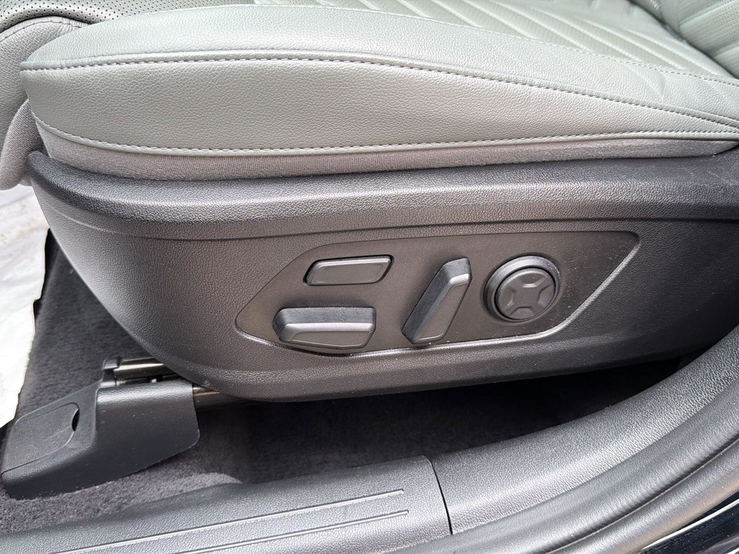 Used 2024 Kia Sorento SX Prestige w/ Sage Leather Package image 24
